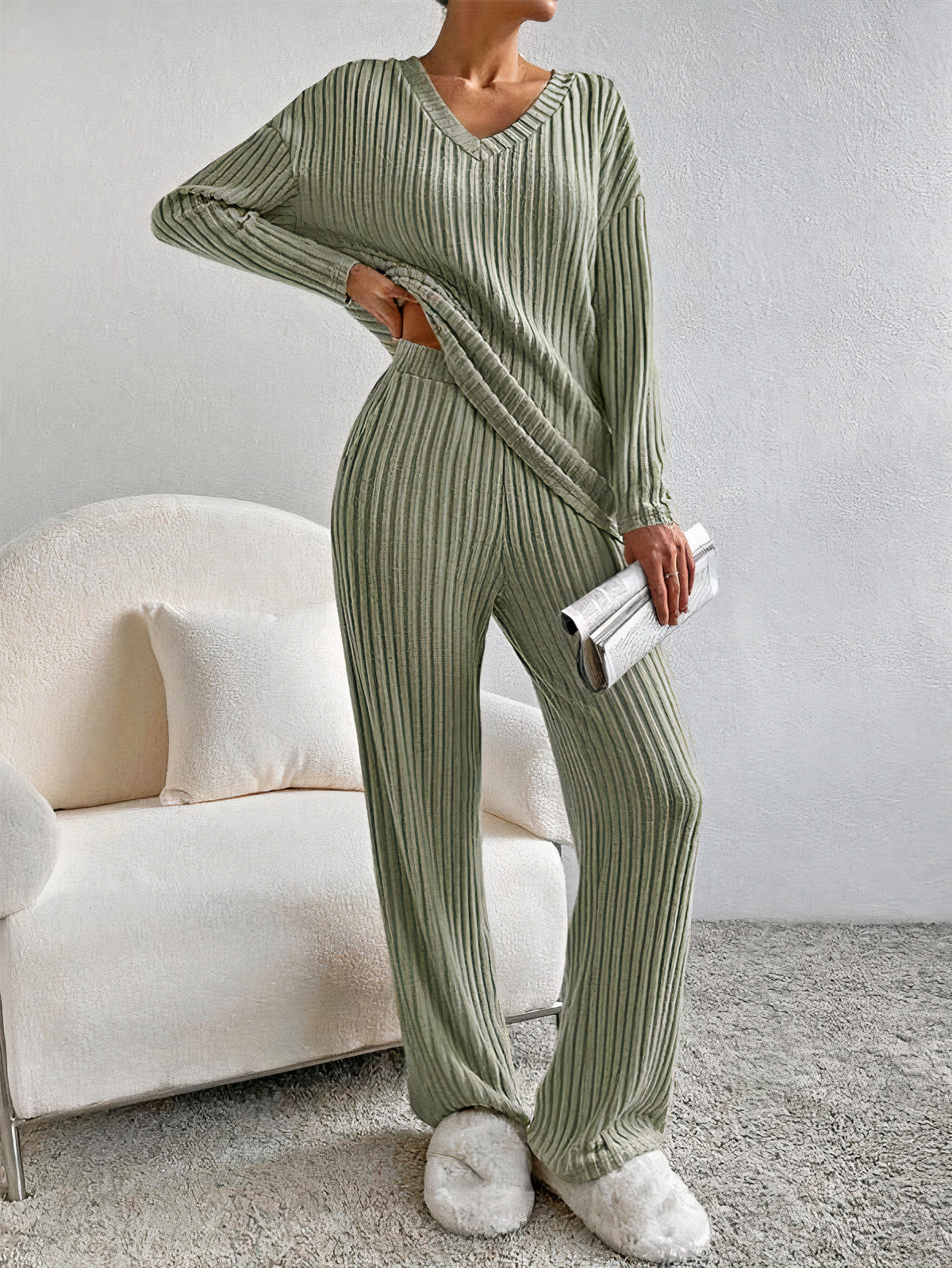 Catherine | Women's Lounge Set V-Neck Ribbed Sweater and Wide-Leg Pants 2