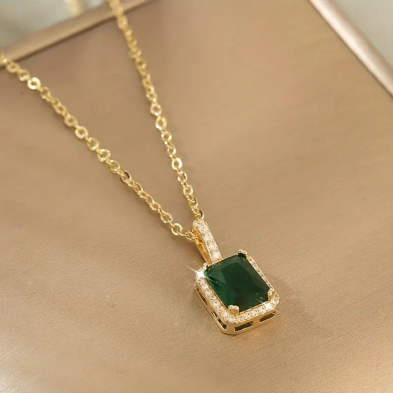 Elegant Gold Necklace with Unique Design – 18 Inch Lightweight Pendant Jewelry 1
