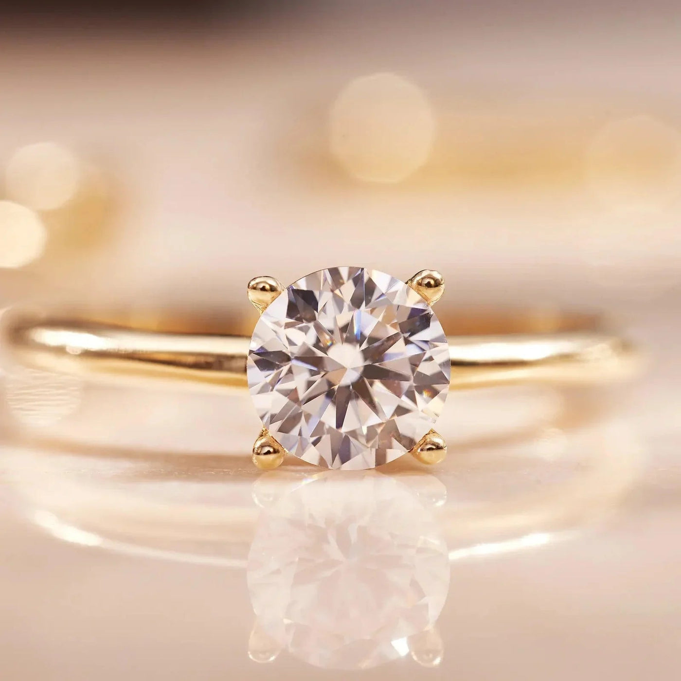 Elegant Gold Ring for Timeless Style – Lightweight Contemporary Design, Perfect for Casual or Formal Occasions 1