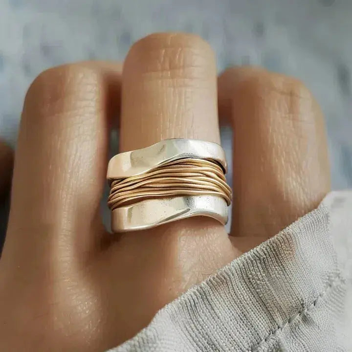 Elegant Silver Ring with Golden Threads – Unique Design, Comfortable Fit, Perfect for Any Occasion 0