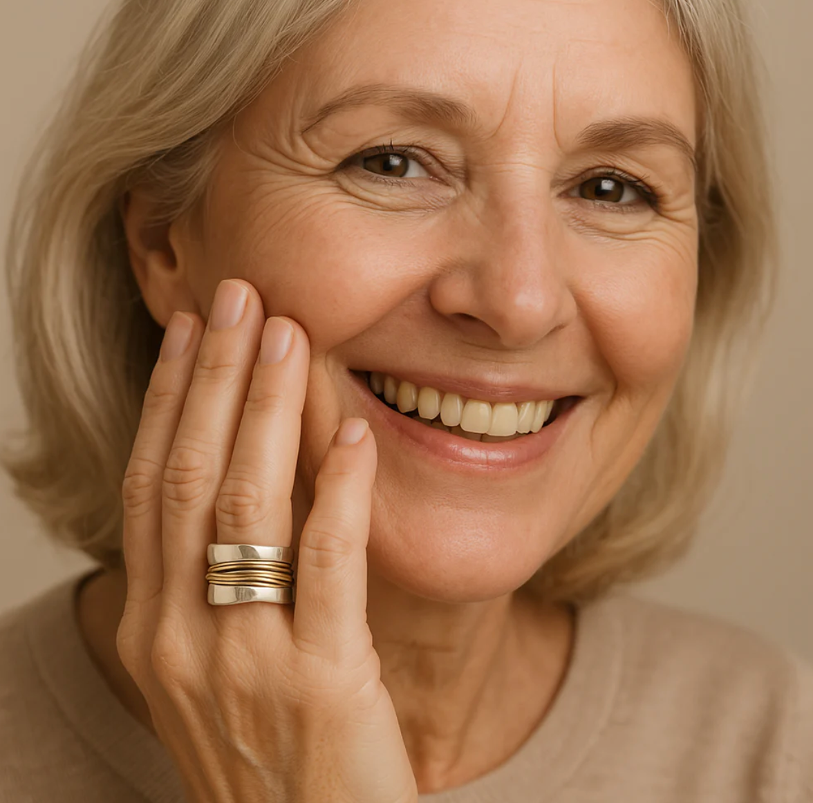 Elegant Silver Ring with Golden Threads – Unique Design, Comfortable Fit, Perfect for Any Occasion 2