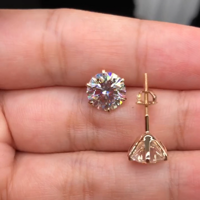 Elegant White Gold Tera Earrings with Timeless Design 2