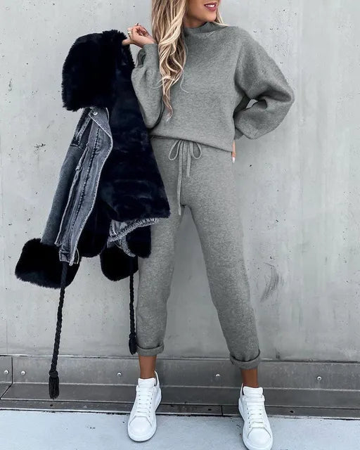 Sophia | Women's Loungewear Set Relaxed Fit Sweatshirt & Joggers 3
